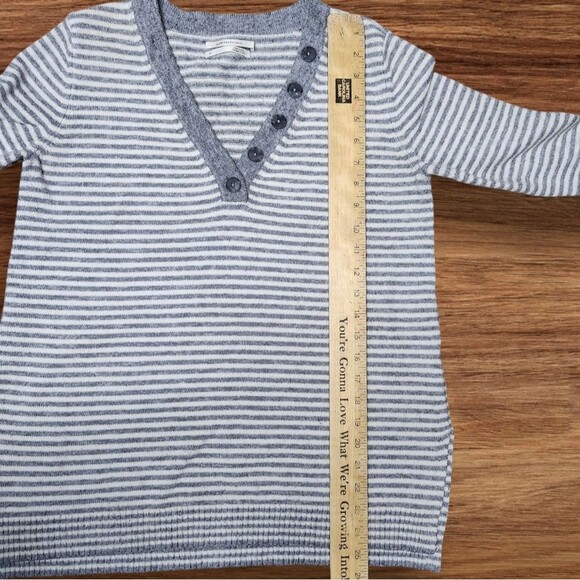 Anthropologie Gray and White Striped V-neck Sweater. Sz. S - Picture 9 of 10